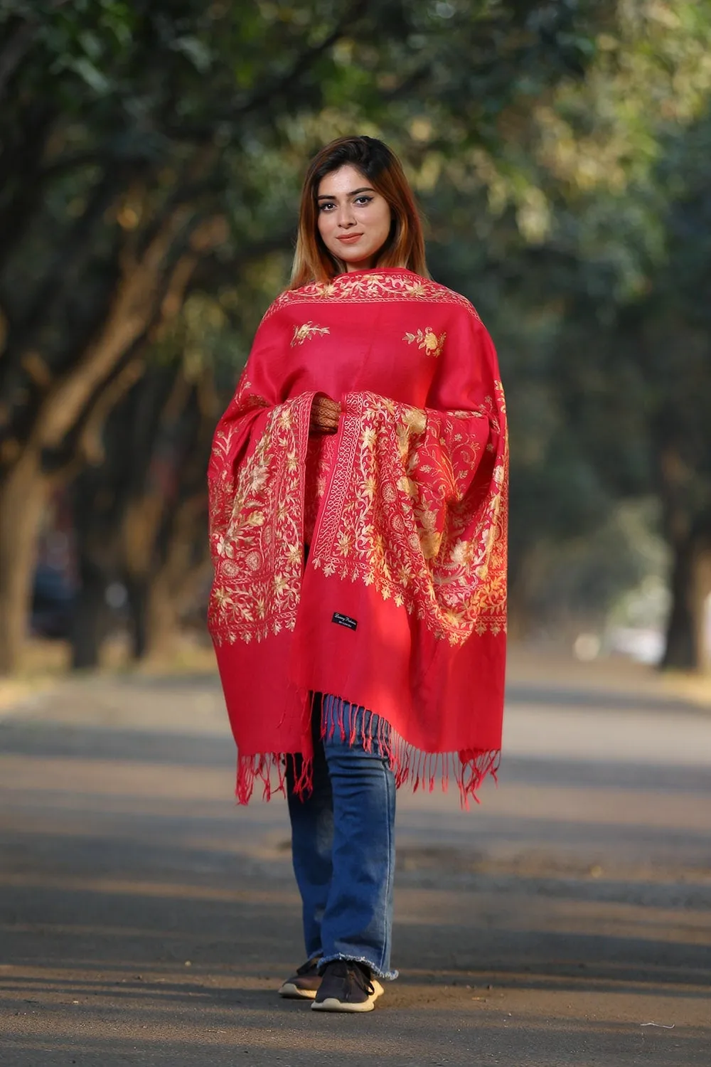 BEAUTIFUL MAGENTA COLOUR EMBROIDERED & TOUCH OF TILLA KASHMIRI STOLE ENHANCES SOPHISTICATION AND RELAXING SUPERBLY COMFORTABLE FOR ALL EVENTS