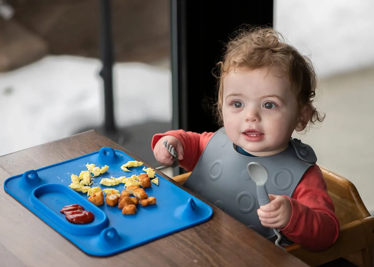 Busy Baby Bungee Bib & Utensil Set