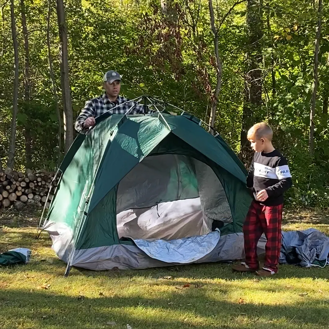 Large-Sized 3 Secs Tent. (Comfortable for 3 Adults)