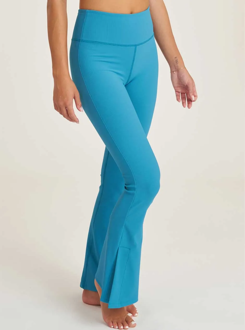 Thrive Société Women's Side Slit Flare Leggings - Caribbean Blue